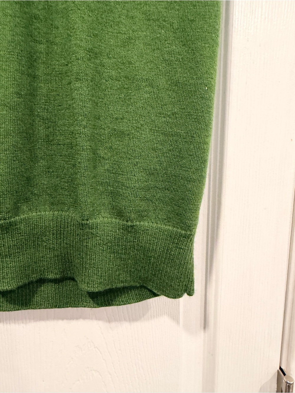 J.Crew Size M Green V-Neck Sweater Vest Soft 100% Merino Wool Preppy Classic - Picture 4 of 8
